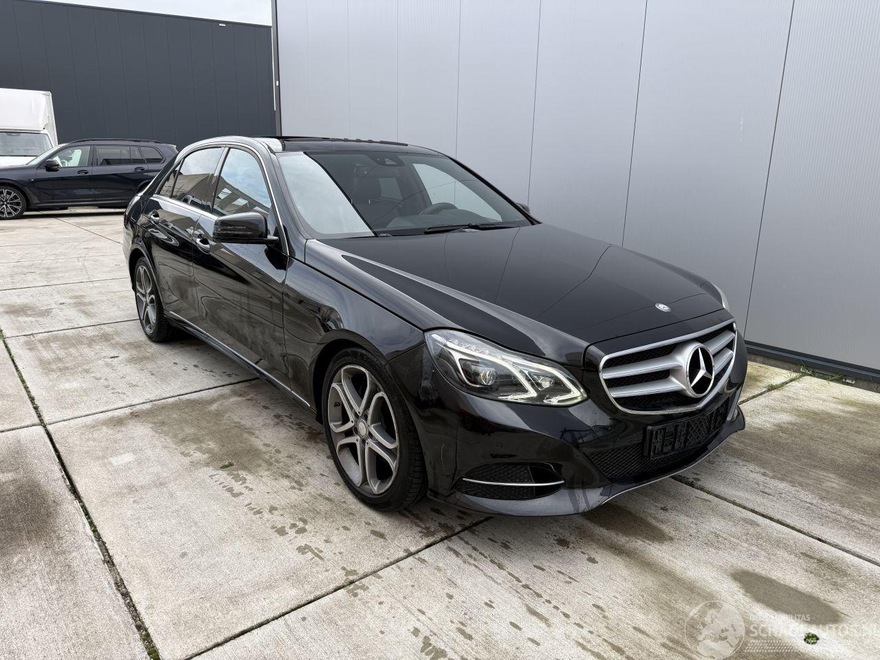 Mercedes E-klasse 220 d BleuTEC -AUTOMAAT-LEDER-NAVI-SCHUIFDAK