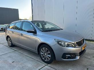 Schadeauto Peugeot 308 1.2 PureTech GT AUTOMAAT-GLAZENDAK-NAVI-CAMERA 2020/8