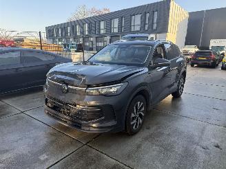 Schadeauto Volkswagen Tiguan 1.5 eHybrid PHEV Life Edition CAMERA - KEYLESS - NAVI - SFEER 2024/11