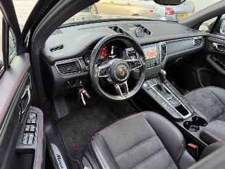 Porsche Macan 3.0 GTS 360PK - PANO - LED - NAVI - LUCHTVERING picture 3