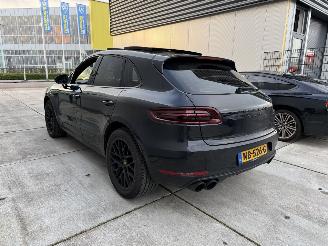 Porsche Macan 3.0 GTS 360PK - PANO - LED - NAVI - LUCHTVERING picture 4