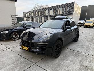 Damaged car Porsche Macan 3.0 GTS 360 PK -PANO-LUCHTVERING-LEDER-LED 2017/1