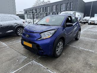 Damaged car Toyota Aygo X 1.0 VVT-i MT PLAY -AIRCO-PDC 2025/9