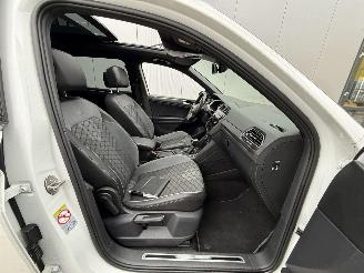Volkswagen Tiguan 1.4 TSI e-Hybrid PHEV R-Line Business+ R-LINE - PANO - 360 CAMERA - KEYLESS picture 13