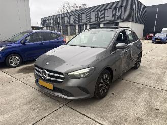 Mercedes B-klasse 180 Business Solution AUTOMAAT-PANO-CAMERA-NAVI-LEDER picture 2