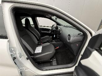 Toyota Aygo X 1.0 VVT-i MT Play CAMERA-AIRCO-CRUISE picture 11