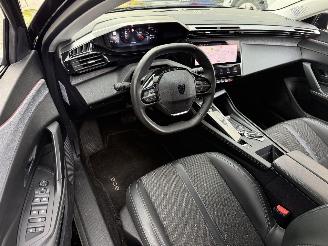 Peugeot 308 1.2 PureTech Allure AUTOMAAT-CAMERA-NAVI-PDC picture 3