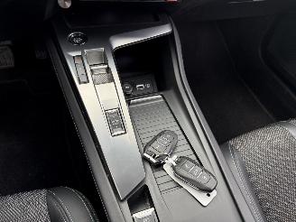 Peugeot 308 1.2 PureTech Allure AUTOMAAT-CAMERA-NAVI-PDC picture 17