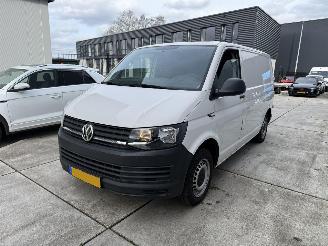 Vaurioauto  passenger cars Volkswagen Transporter 2.0 TDI COMFIRTLINE -AIRCO-PDC 2019/5