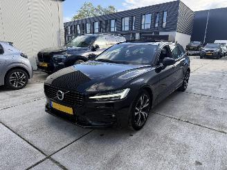 Schadeauto Volvo V-60 2.0 B3 R-DESIGN AUTOMAAT-PANO-NAVI-CAMERA 2021/3