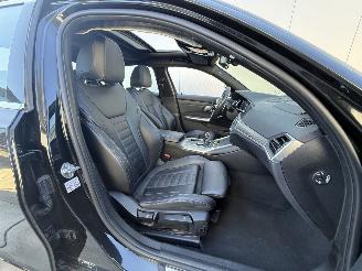 BMW 3-serie 330e High Executive M HUD - SCHUIFDAK - KEYLESS picture 11