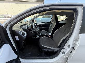 Toyota Aygo 1.0 VVT-i x-Play Limited AIRCO - CENTRAAL - LED picture 9