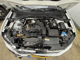 Volkswagen T-Roc 1.5 TSI R-LINE-DSG-PANO-KEYLESS-CAMERA-NAVI-CRUISE picture 14