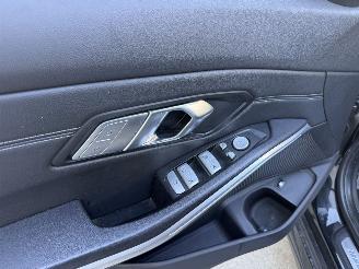 BMW 3-serie 330e HIGH EXE M-PAKKET-HUD-SCHUIFDAK-KEYLESS-NAVI-PDC picture 15