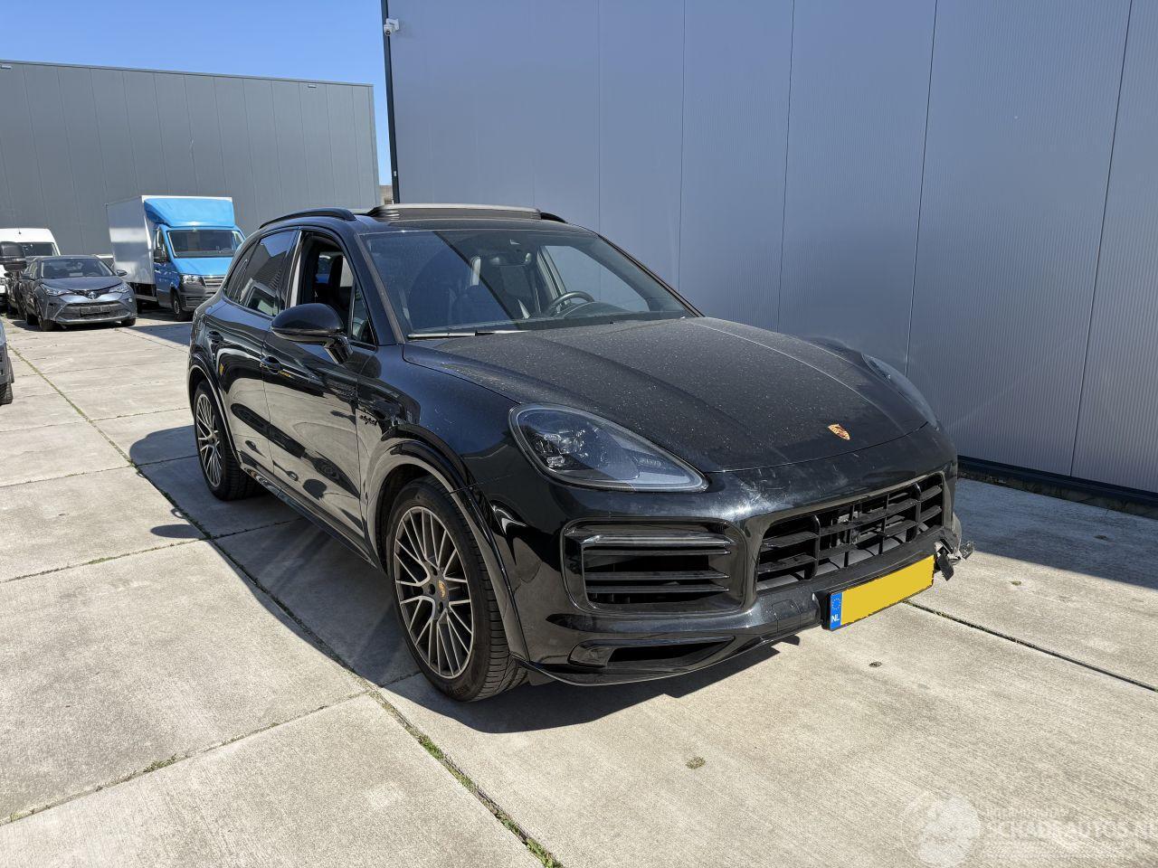 Porsche Cayenne 3.0 E-Hybrid Platinum Edition PANO - BOSE - KEYLESS