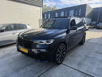 Unfallwagen BMW X7 xDrive 40i High EXE -PANO-HEAD UP- 360 CAMERA-4 WIEL BESTURING 2022/4