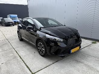 Vaurioauto  passenger cars Renault Clio 1.6 E-Tech Full Hybrid 145 Techno CAMERA - NAVI - KEYLESS 2025/11