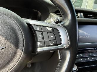 Jaguar XF Sportbrake 2.0d Portfolio R-Sport 179PK - PANO - LED - KEYLESS picture 19