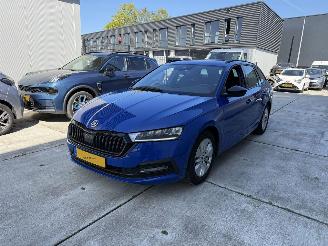 Damaged car Skoda Octavia 1.0 TSI Sport Business -CRUISE-PDC-NAVI 2023/2