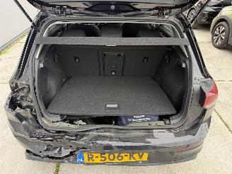 Volkswagen Golf 1.0 eTSI Life NAVI - CLIMA - CRUISE - LED picture 10
