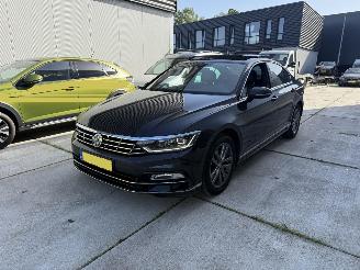 Schadeauto Volkswagen Passat 1.5 TSI Highline Business R -DSG-PANO-LEDER-CAMERA 2018/11