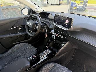 Peugeot 208 1.2 Hybrid 110 e-DCS6 Allure-CAMERA-NAVI-CLIMA picture 6