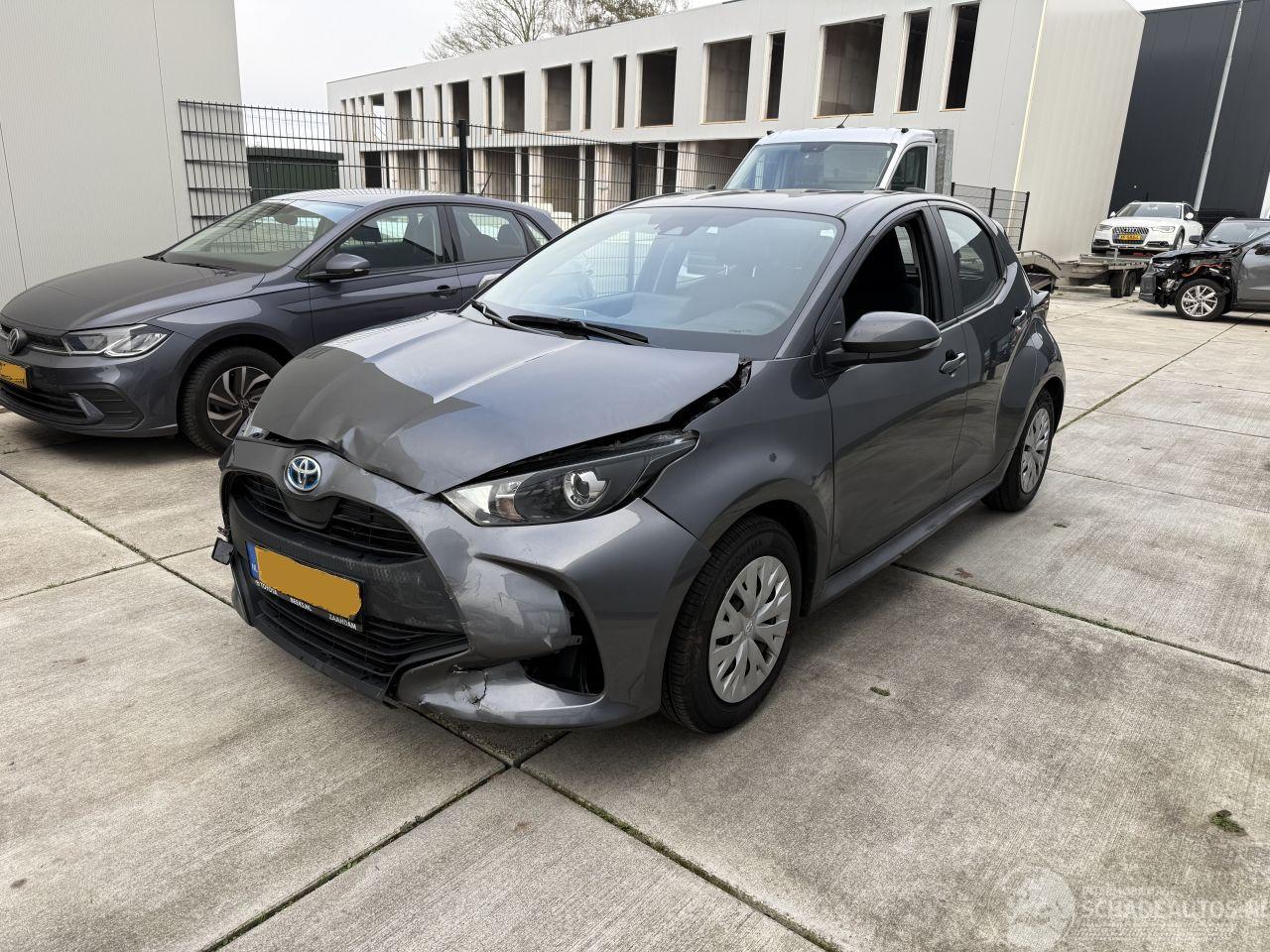 Toyota Yaris 1.5 HYBRID 141 PK-CAMERA-PDC-NAVI-CRUISE