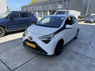 škoda osobní automobily Toyota Aygo 1.0 VVT-i- X-PLAY-CAMERA-NAVI-AIRCO 2020/1