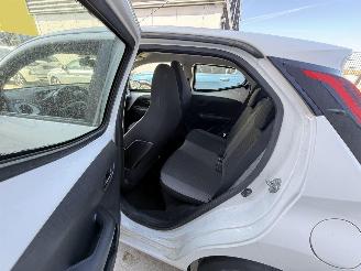 Toyota Aygo 1.0 VVT-i- X-PLAY-CAMERA-NAVI-AIRCO picture 10