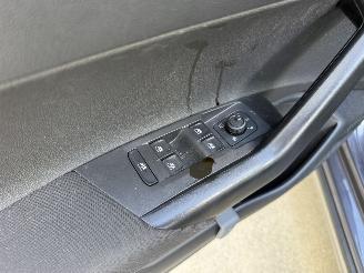 Volkswagen Taigo 1.0 TSI Life EDITION -CAMERA-NAVI-PDC-CRUISE-KEYLESS picture 17