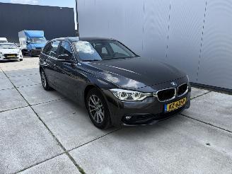 Vaurioauto  passenger cars BMW 3-serie 318i Centennial Executive NAVI - CLIMA - PDC 2017/2