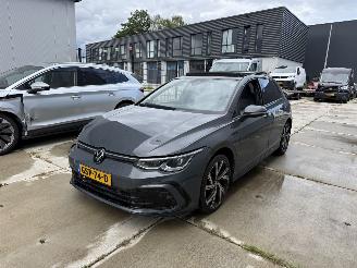 Schadeauto Volkswagen Golf 2.0TDI R-LINE 150PK DSG7 PANO - SFEER - MATRIX - CAMERA 2023/1