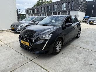 damaged passenger cars Peugeot 208 1.2PureTech ACTIVE 75PK - CLIMA - NAVI - LED 2023/4