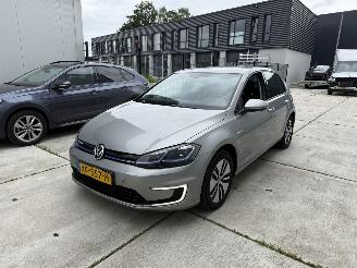 Schadeauto Volkswagen Golf E-GOLF WARMTEPOMP - LED - CRUISE - NAVI - 136PK 2019/2