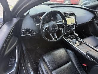 Jaguar XE 2.0 250 R -Dynamic Black-AUTOMAAT-NAVI-LEDER-PDC-CAMERA picture 3