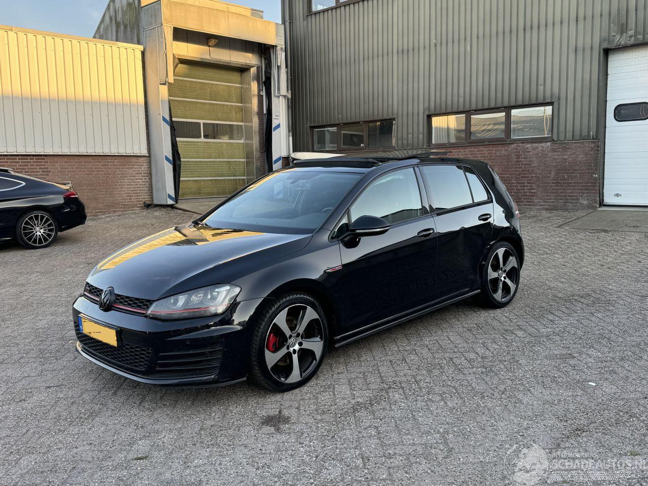Volkswagen Golf 2.0 TSI GTI Dsg Pano