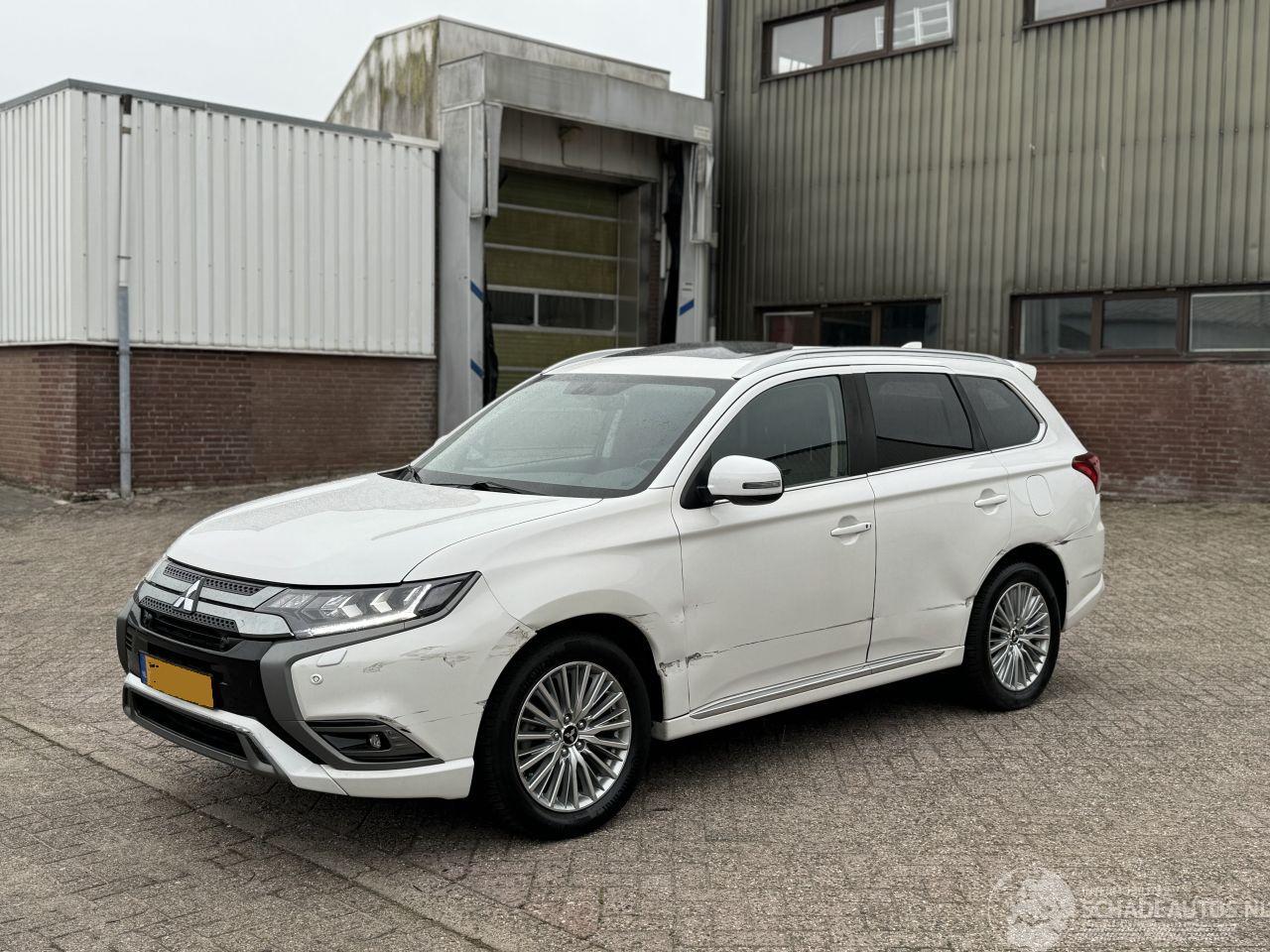Mitsubishi Outlander 2.4 PHEV Intense + Schuifdak 4x4