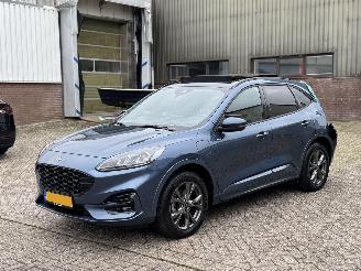 krockskadad bil auto Ford Kuga 2.5 PHEV St-Line X Pano 2022/12