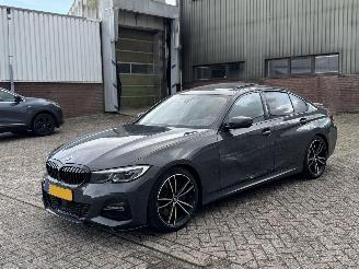 Damaged car BMW 3-serie 330i 258Pk M-Pakket Harman Kardon Head-Up Schuifdak NAP 2019/3