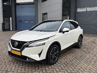 Vaurioauto  passenger cars Nissan Qashqai 1.3 MHEV Automaat Xtronic Bussines Executive Bose Glasdak Head-Up 360Camera 2022/4
