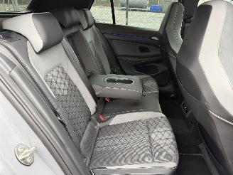 Volkswagen Golf 1.5 eTSI DSG R-Line Pano Harman Kardon picture 17