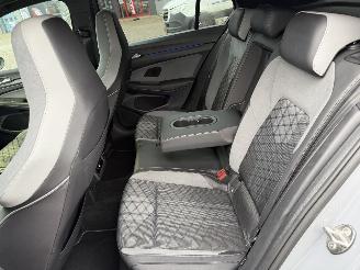 Volkswagen Golf 1.5 eTSI DSG R-Line Pano Harman Kardon picture 16