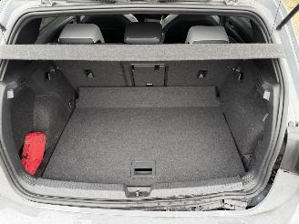 Volkswagen Golf 1.5 eTSI DSG R-Line Pano Harman Kardon picture 23