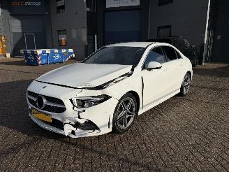 Unfallwagen Mercedes A-klasse A200 AMG Pakket NAP Nederlandse Auto Sfeerverlichting 2020/1
