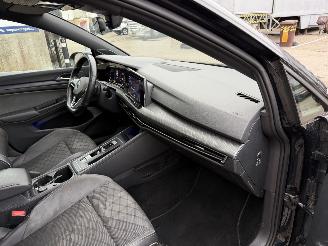 Volkswagen Golf 1.5 eTSI DSG R-Line Pano Harman Kardon picture 8