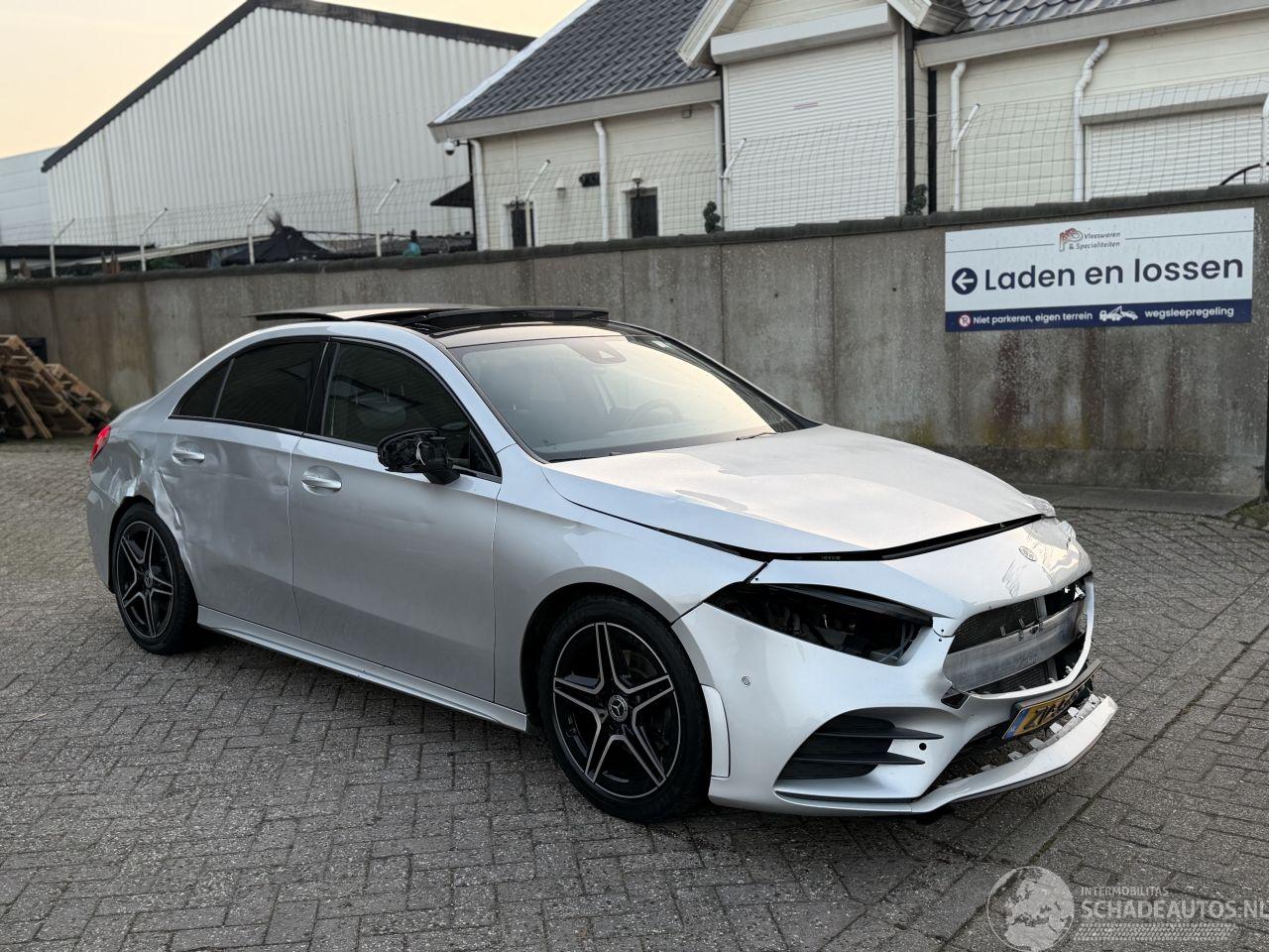 Mercedes A-klasse A200 163Pk AMG Pakket Pano Nap Nederlandse Auto