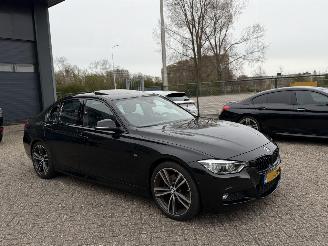 damaged passenger cars BMW 3-serie 330i 252Pk M-Pakket Schuifdak Head-Up Harman Kardon 2018/1