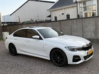 BMW 3-serie 320D M-Pakket 360Camera Head-Up Schuifdak LaserLights picture 3