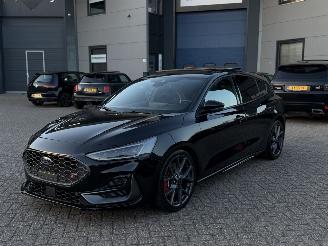 Damaged car Ford Focus ST-X 280Pk Pano B&O Kuipstoelen 2024/7