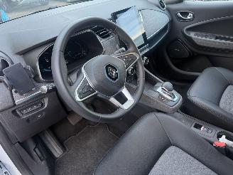 Renault Zoé R135 Intens 52 KWh KoopAccu! Bose NAP Nederlandse Auto! picture 8